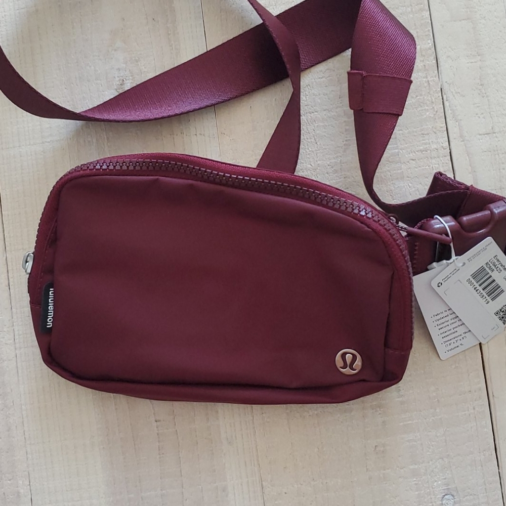 NWT Lululemon Everywhere Belt Bag